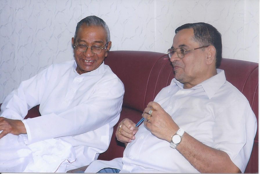 Inspiring Visionary - Prof. V. Y. Somayajulu, Founder Prinicipal sharing a light moment with Prof. K. G. Prabhakar,DirectorAdmin, MES Institutions